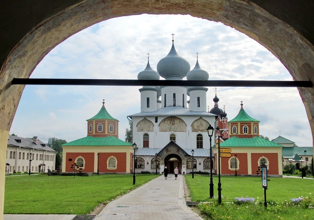https://content.foto.my.mail.ru/list/s1_62/42398/h-42440.jpg