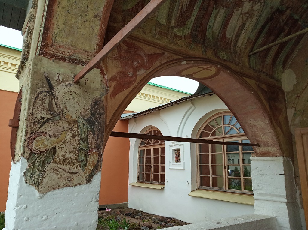 https://content.foto.my.mail.ru/list/s1_62/42398/h-42478.jpg