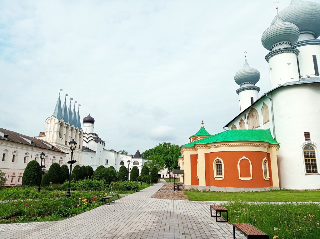 https://content.foto.my.mail.ru/list/s1_62/42398/h-42517.jpg