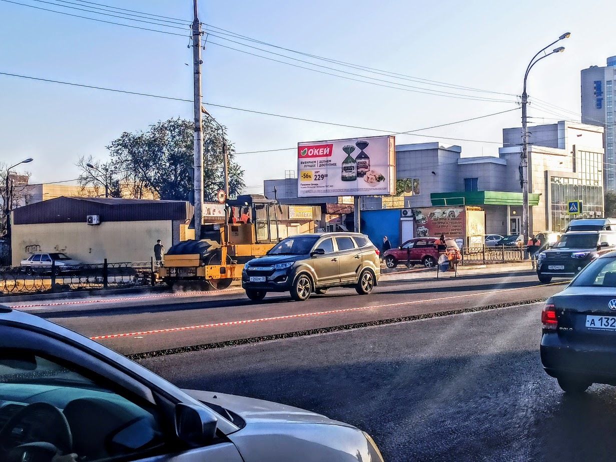 На улице Анри Барбюса по ночам перекладывают асфальт и меняют бордюры |  19.10.2020 | Астрахань - БезФормата