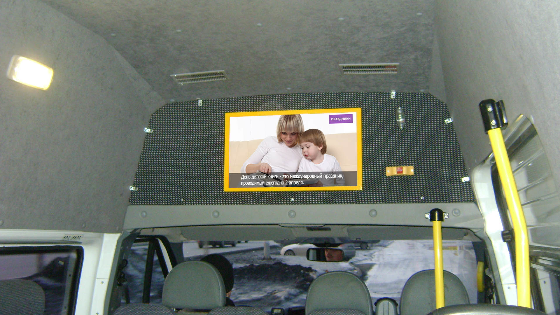 Установка монитора для рекламы в маршрутное такси Ford Transit