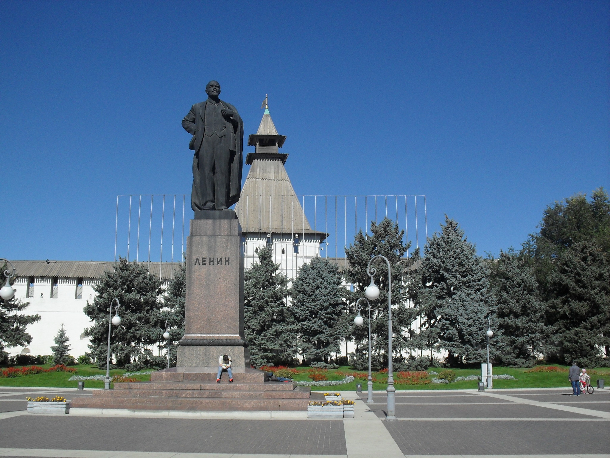 старая площадь ленина в астрахани