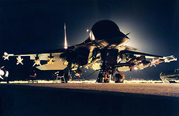 Фронтовой бомбардировщик Су-34, снимок не позже 2002 г. Есть неподтвержденная версия о том, что на снимке самолет Т-10В-1 