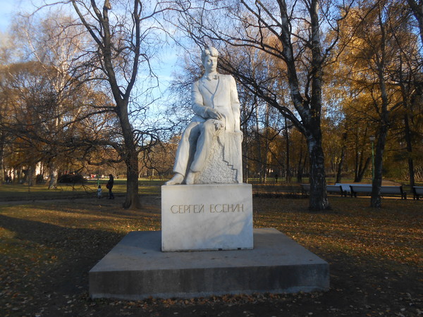 Памятник есенину в санкт петербурге