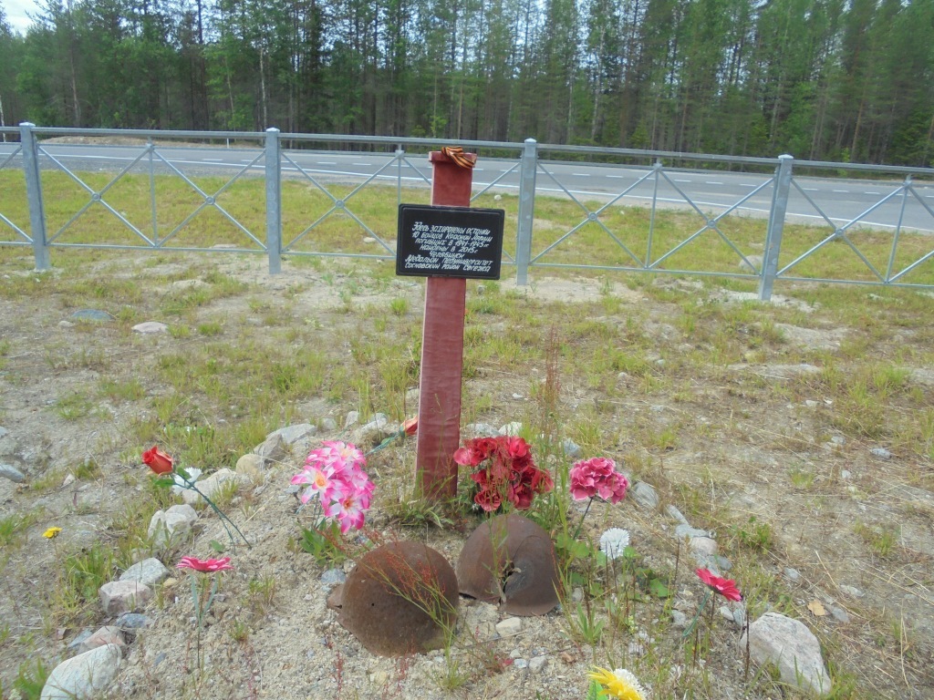 Табличка с фото на кладбище