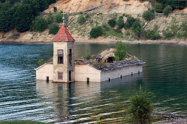 Затопленная церковь в цимлянском водохранилище фото