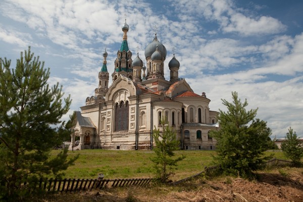 Храм Кукобой Ярославской области зимой