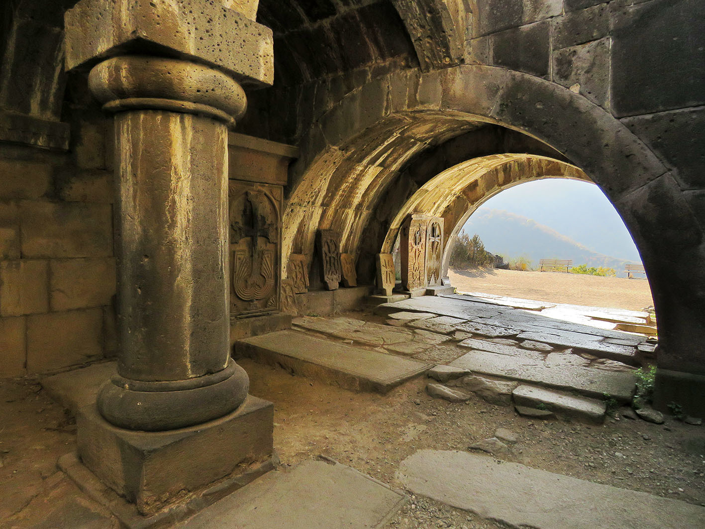 Ахпат и его окрестности Армения,замки-крепости,природа,дорожное