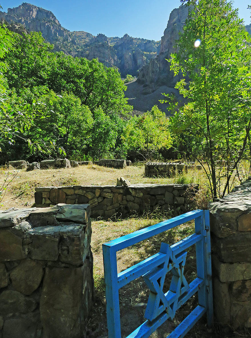 Ехегис и окрестности Армения,замки-крепости,природа,дорожное,"Черта оседлости"