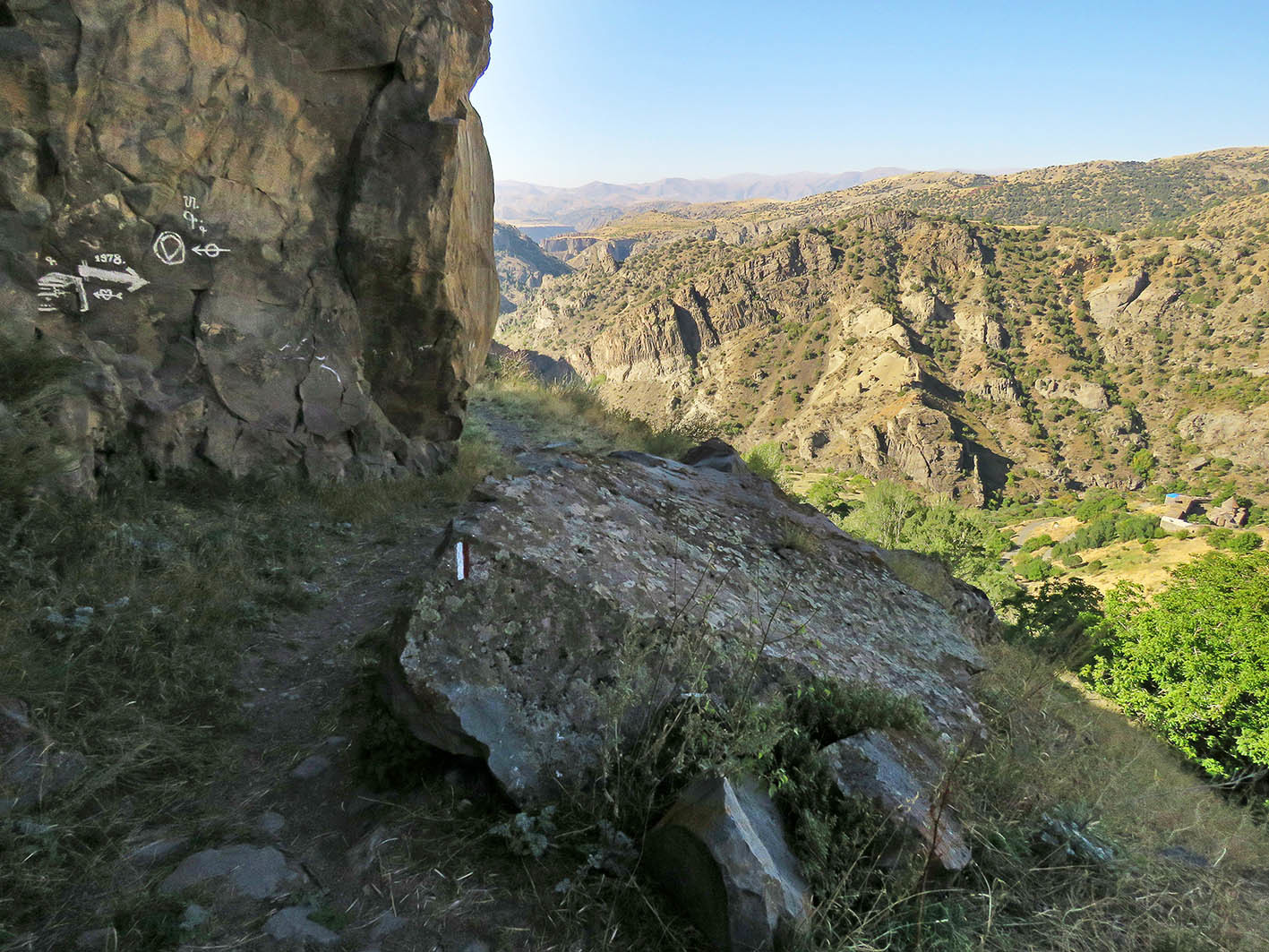 Гндеванк и Джермукское ущелье Армения,замки-крепости,природа,дорожное
