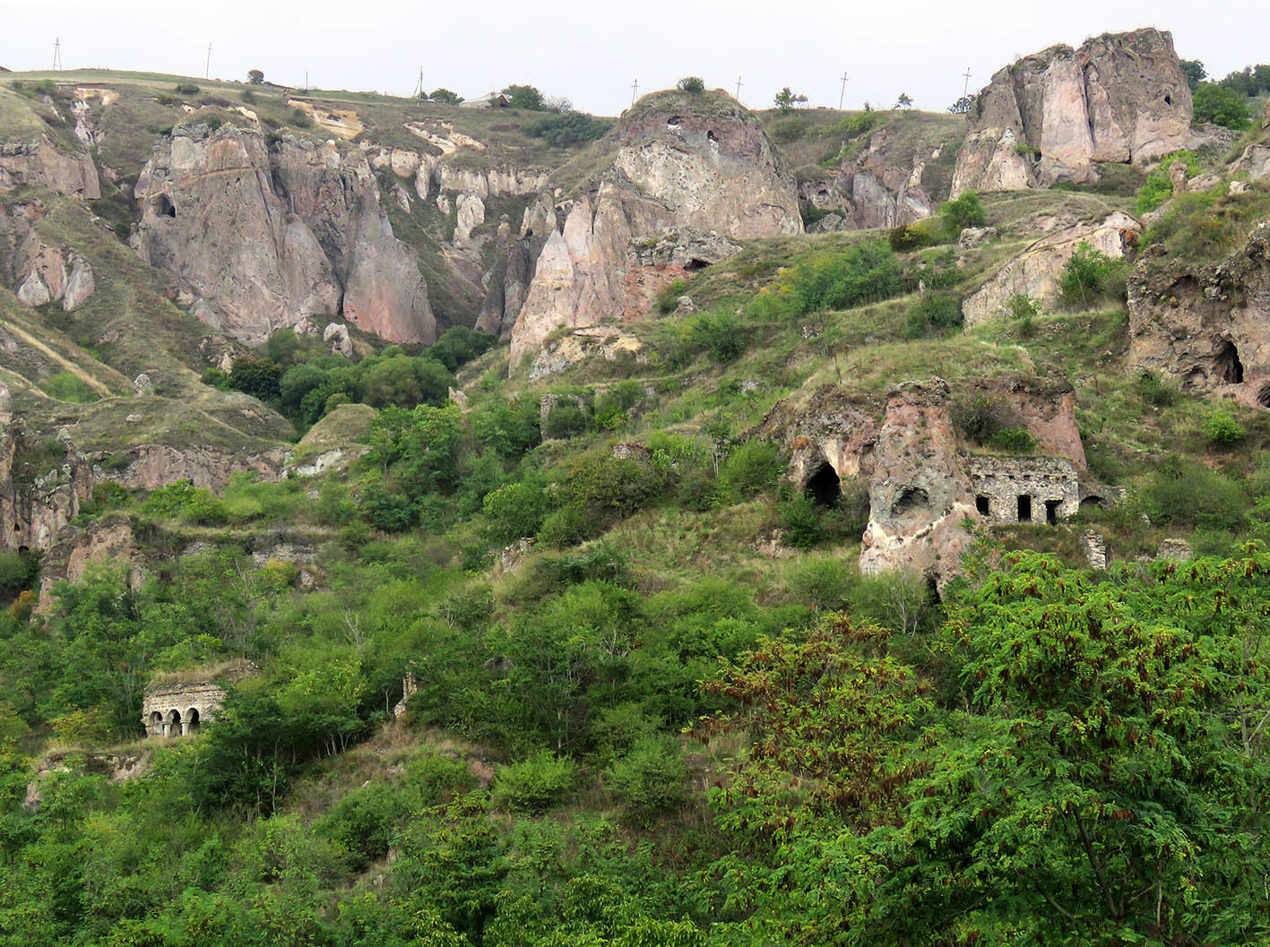 Хндзореск. Пещерные города и их обитатели. 