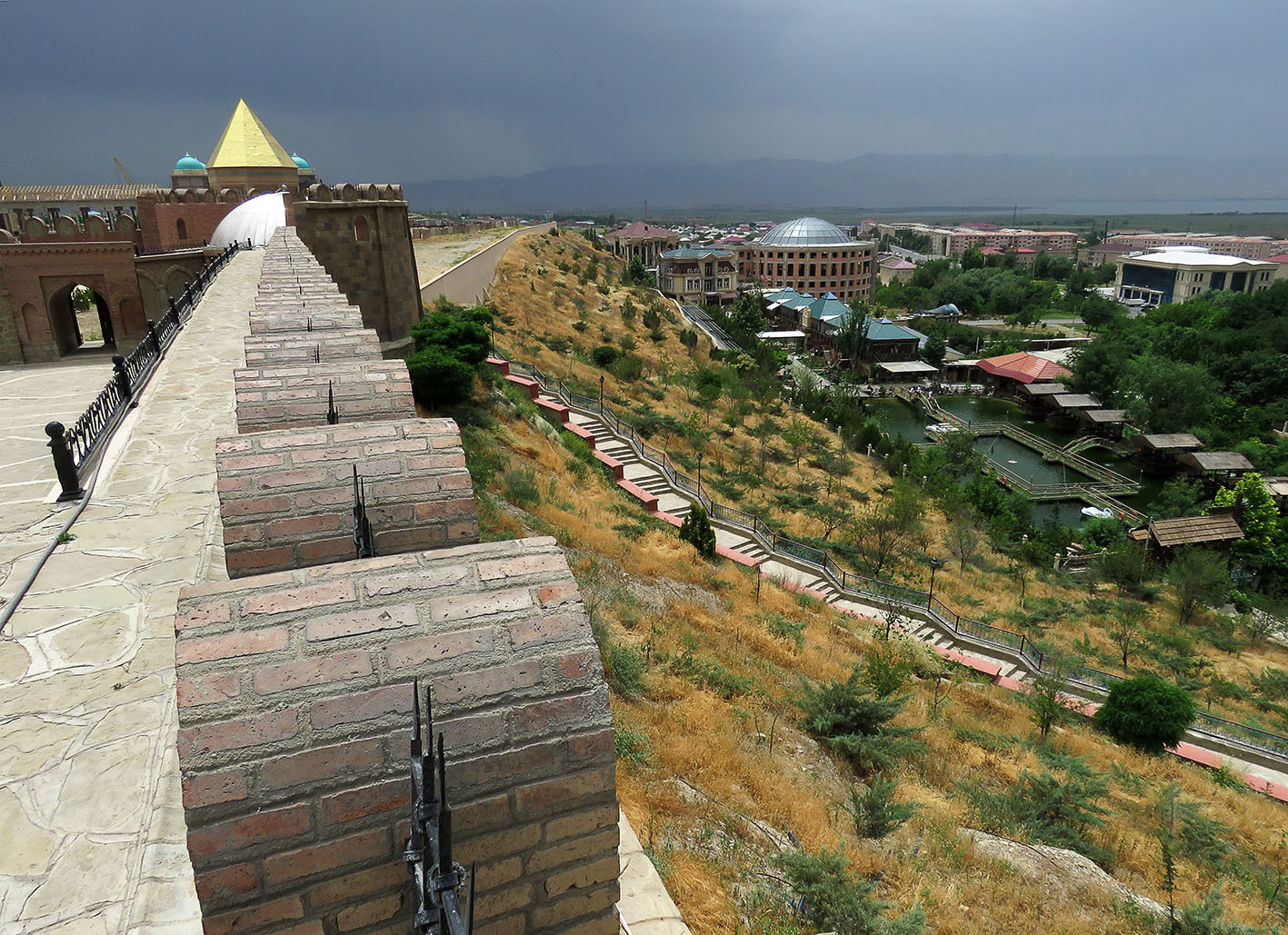 Нахичевань. Часть 1: Старая крепость и вокзал замки-крепости,злободневное,транспорт,дорожное,Азербайджан