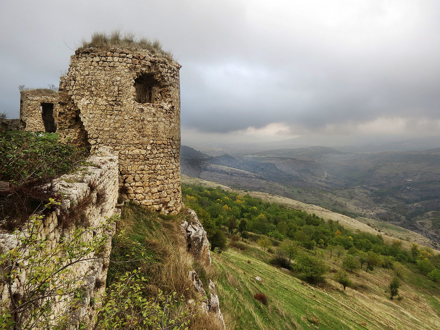 Арцах нагорный. Крепость Шуша в Карабахе. Нагорный Карабах. Карабах Шуши Арцах. Шуша Карабах горы.