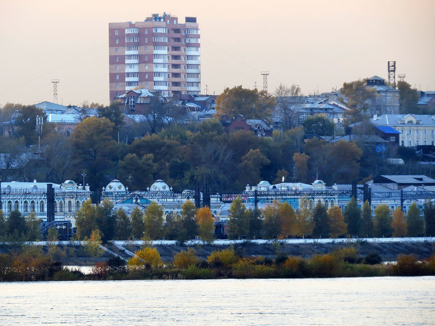 Иркутская 7 москва. 7 Поселок ГЭС Иркутск. Троицк вид на общаги с моста.