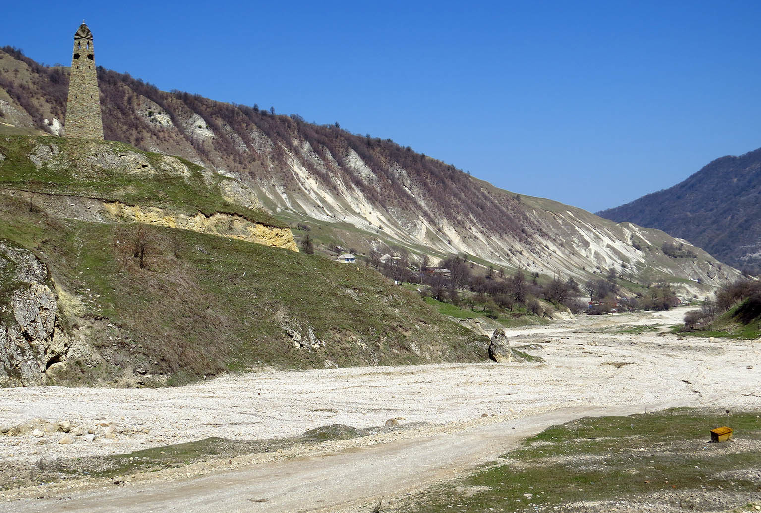 Чеберлой и озеро Кезеной-Ам Кавказ,природа,дорожное,деревянное,этнография