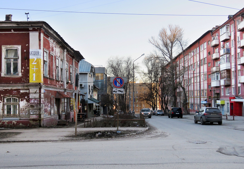 Улицы провиантская саратова. Коммуна Саратов. Провиантская улица Саратов дом коммуна. Гоголя 83 Саратов. Саратов ул Кирова 12.