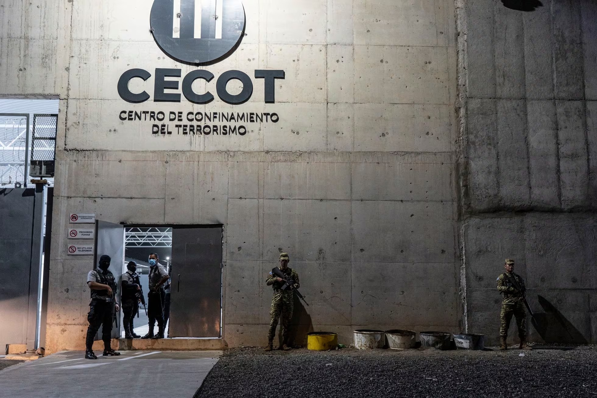 Cecot: Мега-Тюрьма в Теколуке