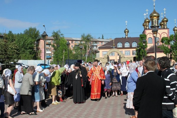 Празднование дня памяти святого великомученика Георгия Победоносца в Алчевске