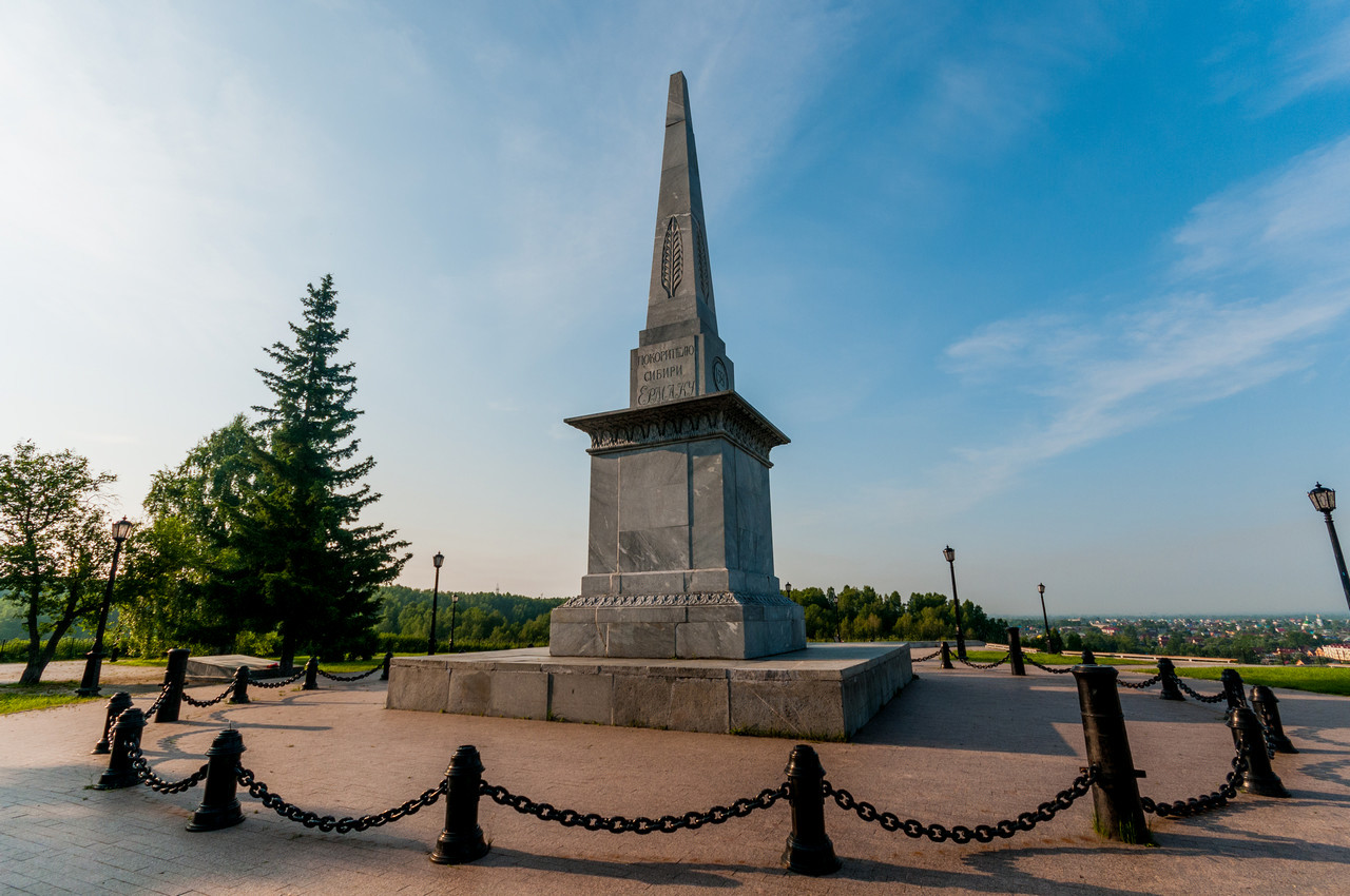 Тобольск памятник. Парк Ермака Тобольск. Обелиск Ермаку в Тобольске. Памятник Ермаку в Тобольске. Тобольск достопримечательности сад Ермака.