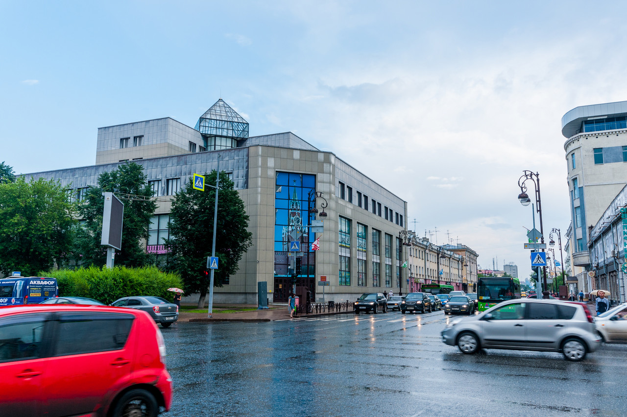 Москва тюмень. ТЦ Москва Тюмень. Первомайская 7,ТЦ Москва Тюмень. Республики Первомайская Тюмень. Пересечение улиц Первомайская и Республики Тюмень.