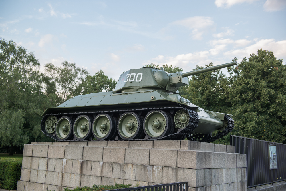 h-2473.jpg