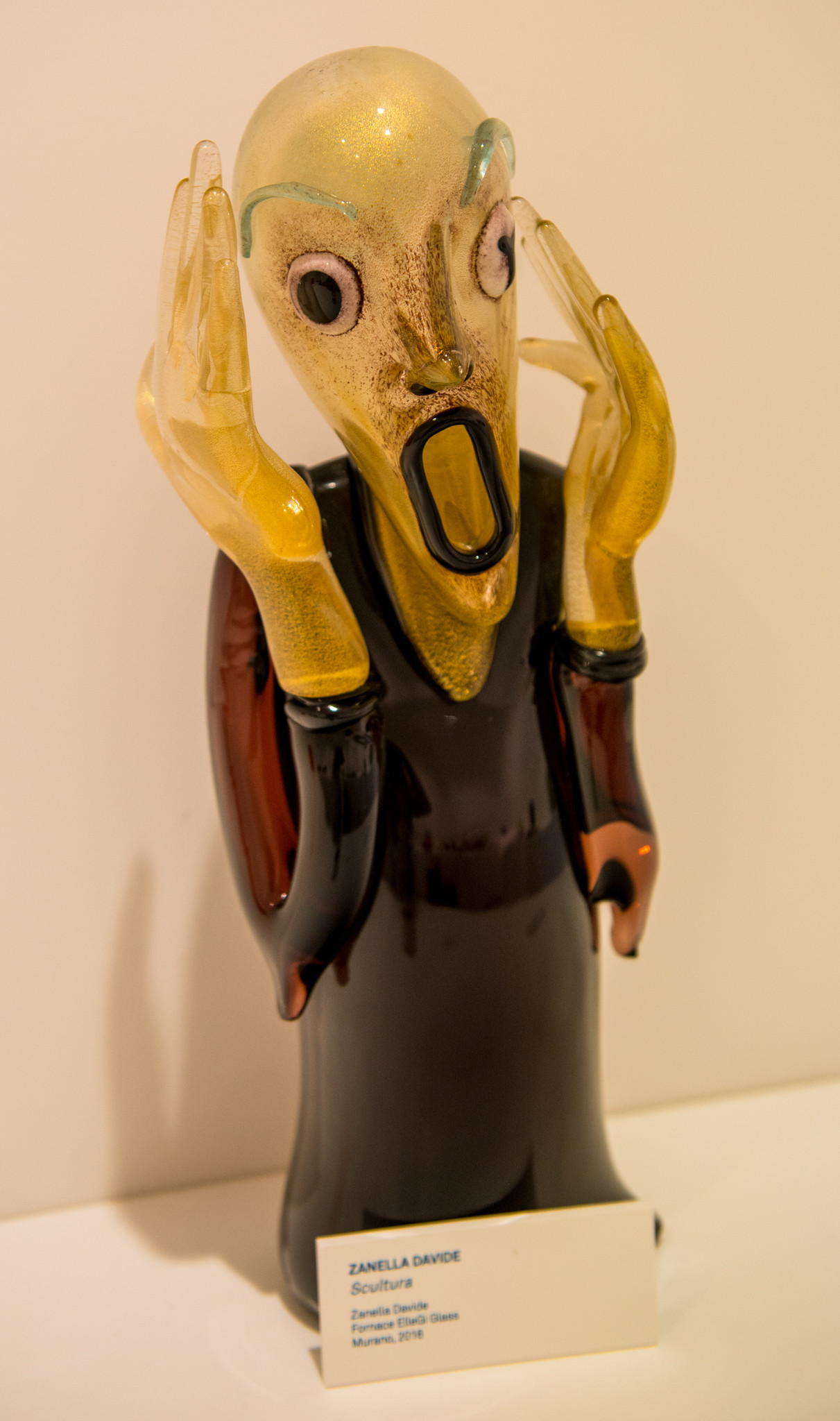 h-2585.jpg