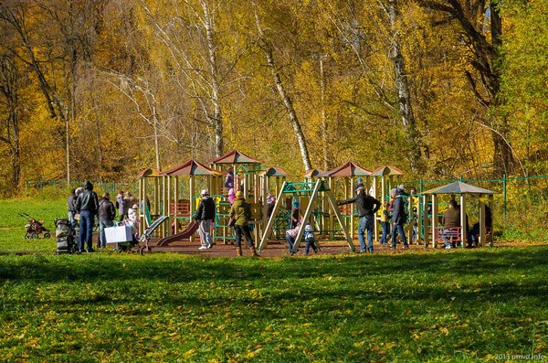 Архангельское детям. Усадьба Архангельское Красногорск детские площадки. Парк Архангельское детская площадка. Детские площадки в музее Архангельское. Усадьба Архангельское спуск к реке.