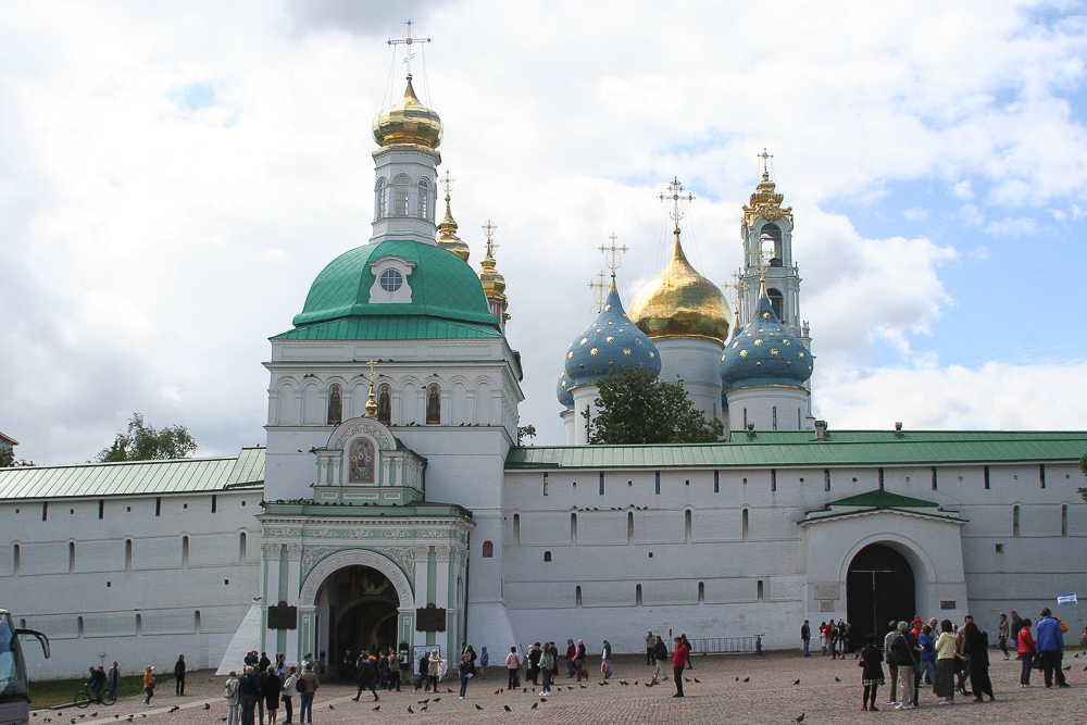 Сергиева лавра отель. Троице-Сергиева Лавра ворота. Святые ворота Троице-Сергиевой Лавры.