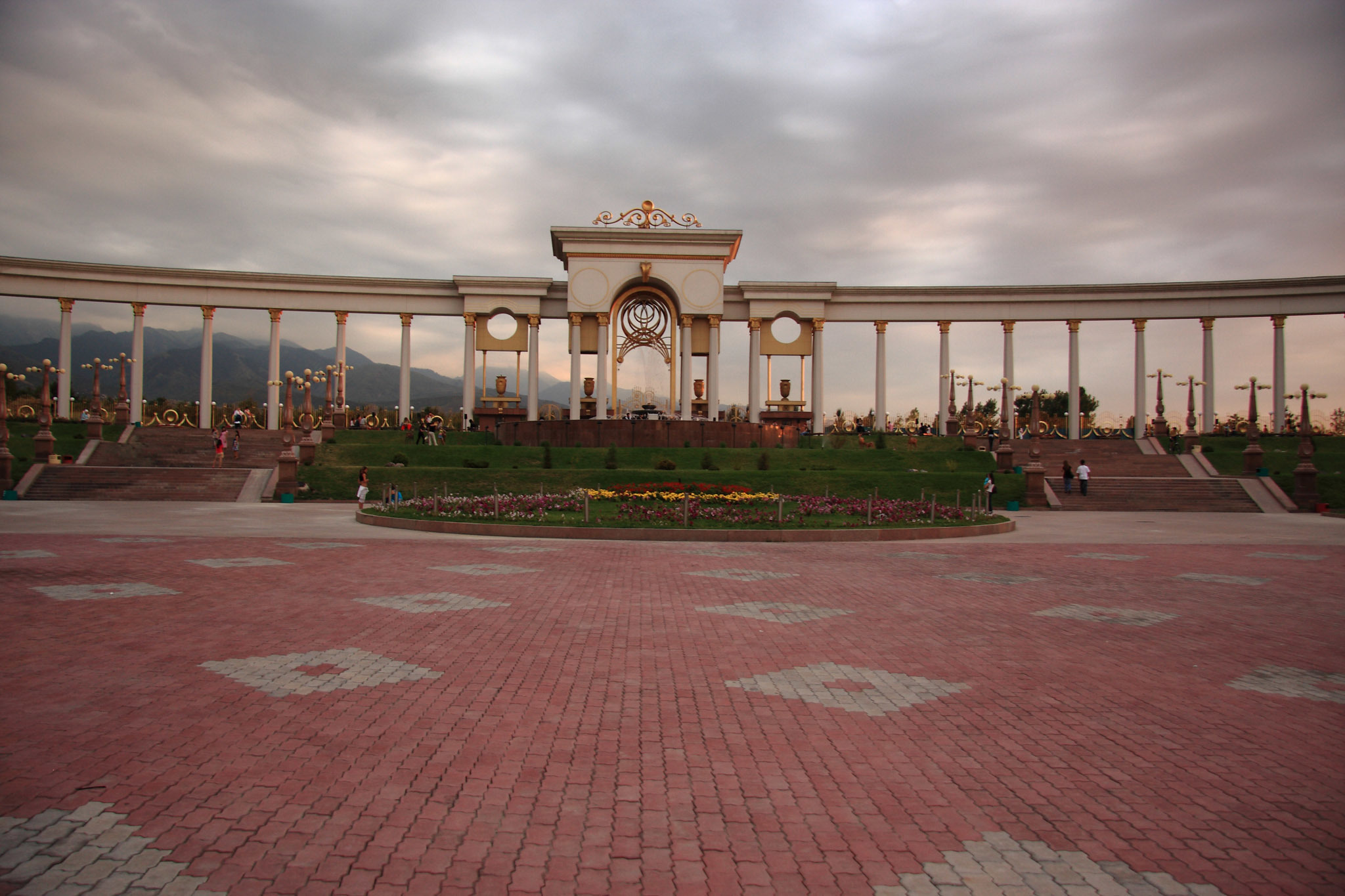 Алма Ата президентский парк