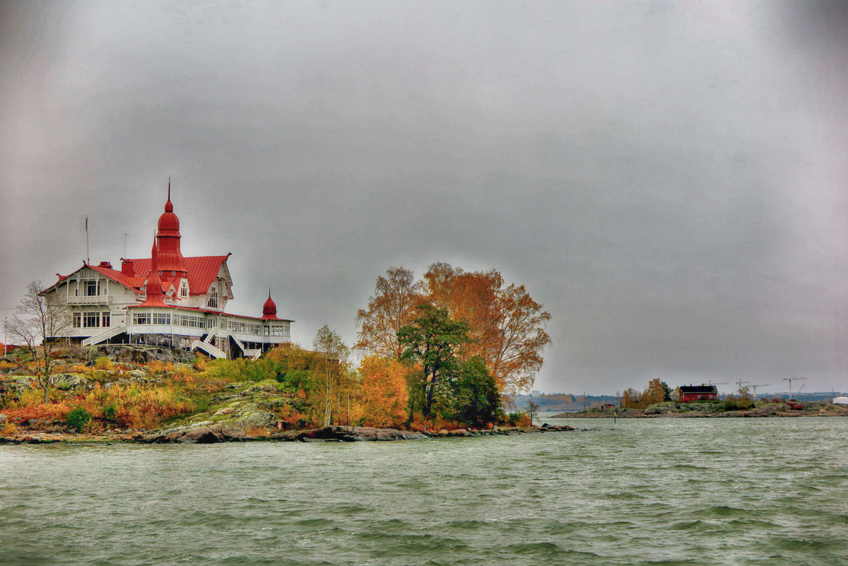 Хельсинки: осень на берегу Финского залива 