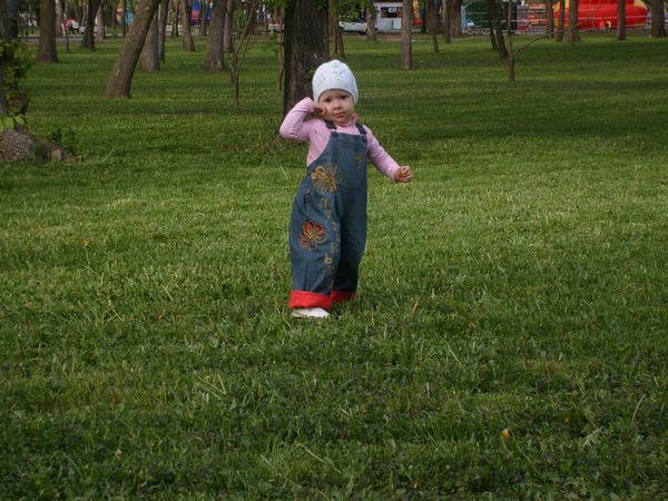 Лизонька в парке