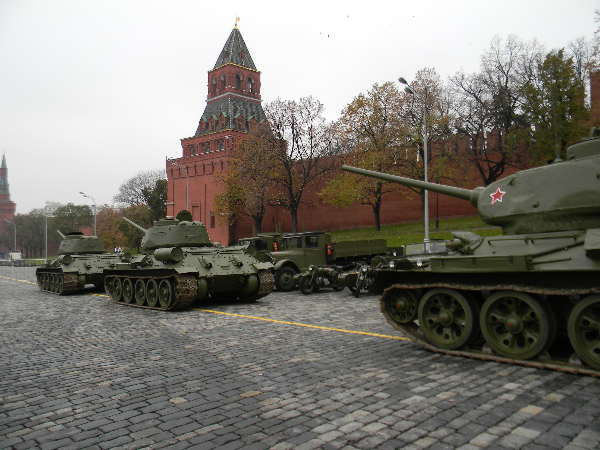Танки Т-34-85 на Красной площади