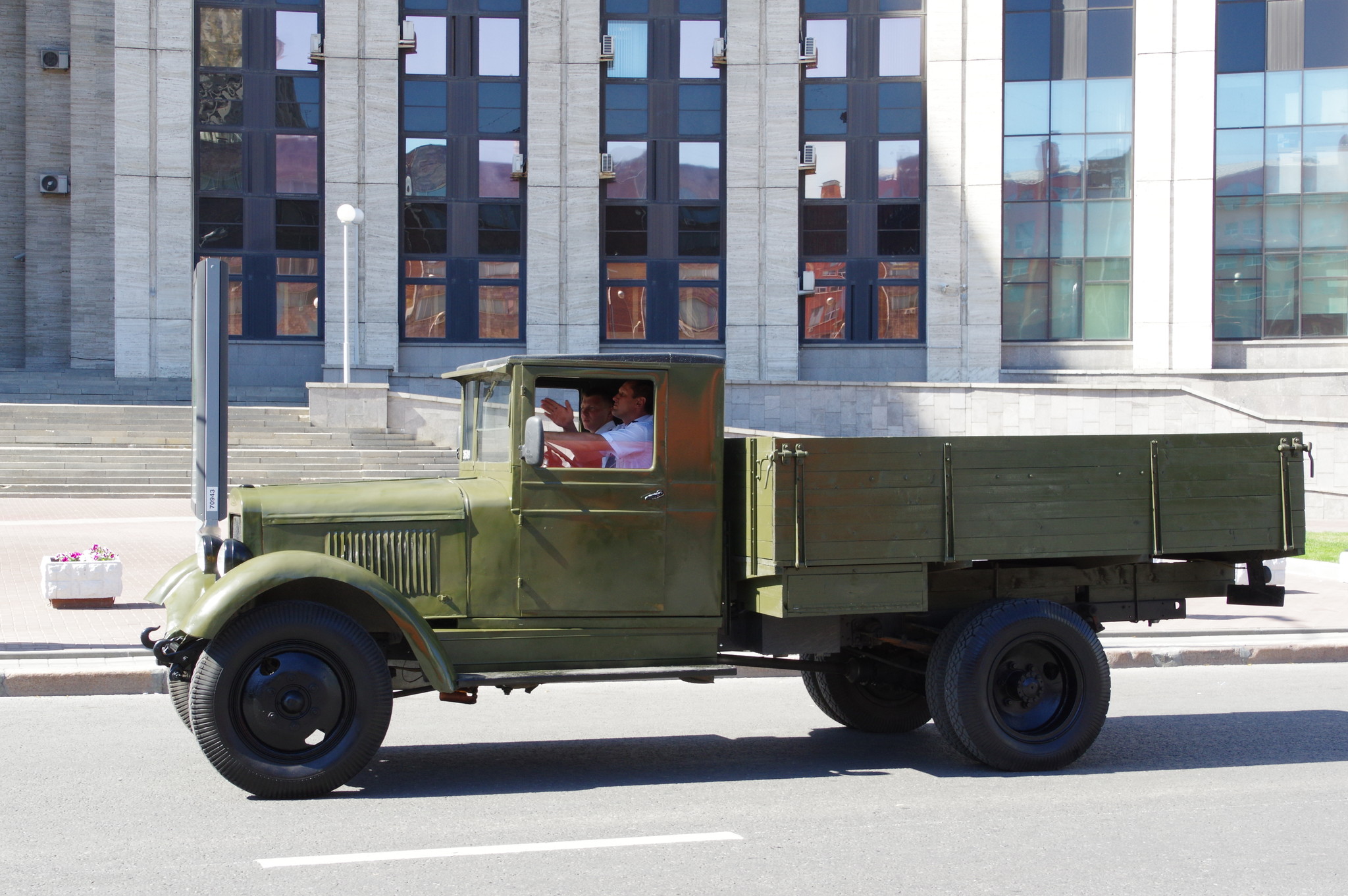 Грузовой автомобиль ЗИС-5 («трёхтонка»)