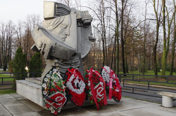 Памятник погибшим на стадионах мира
