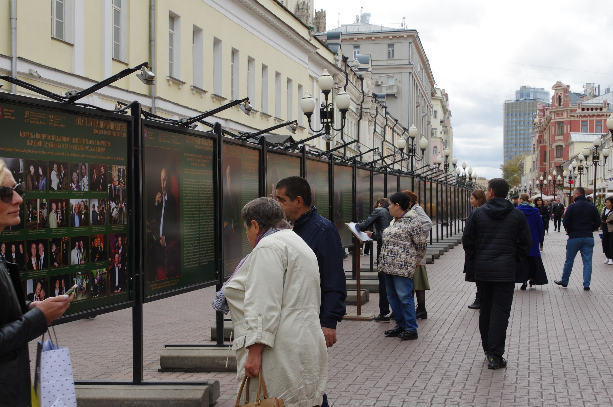 Выставка портретов выдающихся деятелей театра в творчестве Народного художника СССР, академика РАХ А.М. Шилова на Арбате