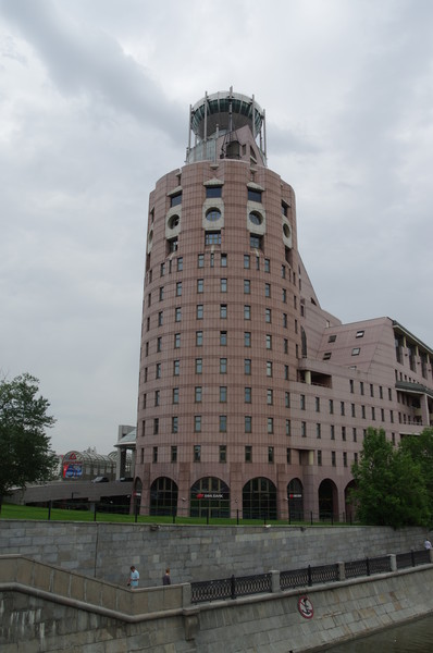Гостиница «Swissôtel Красные Холмы» (Космодамианская набережная, 52, стр. 6)