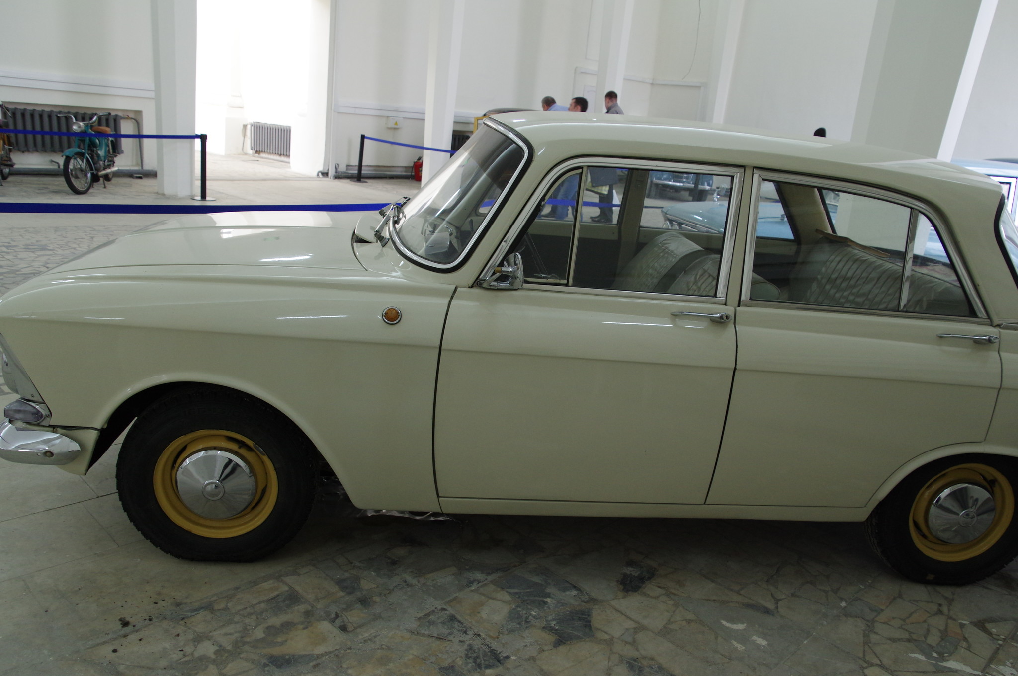 Легковой автомобиль «Москвич-408»