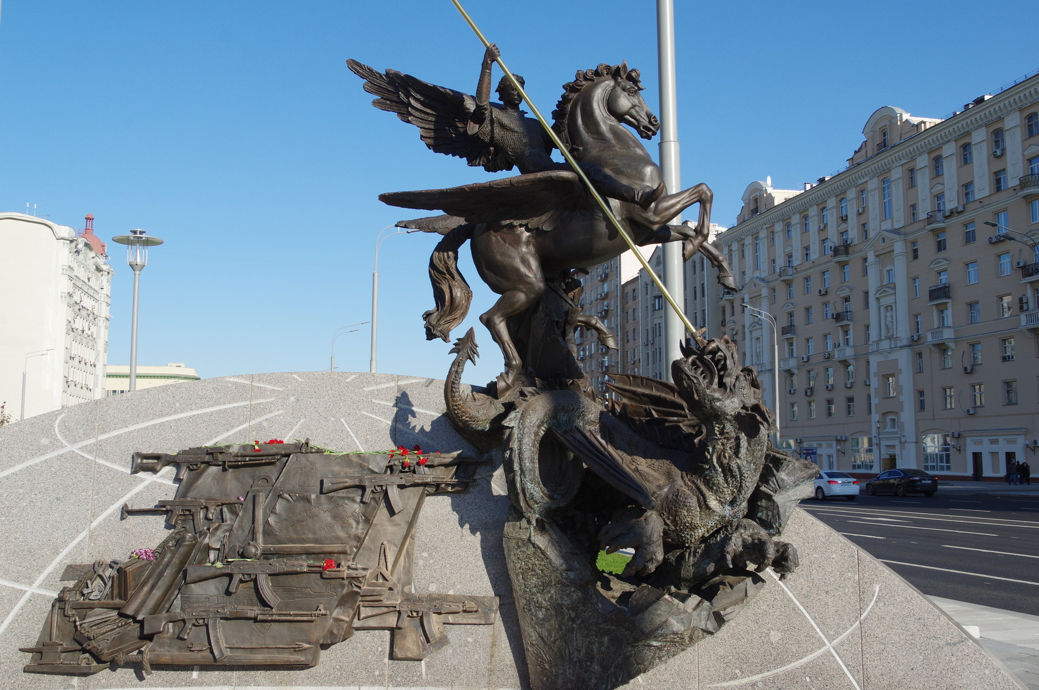 Памятник Михаилу Тимофеевичу Калашникову в Москве