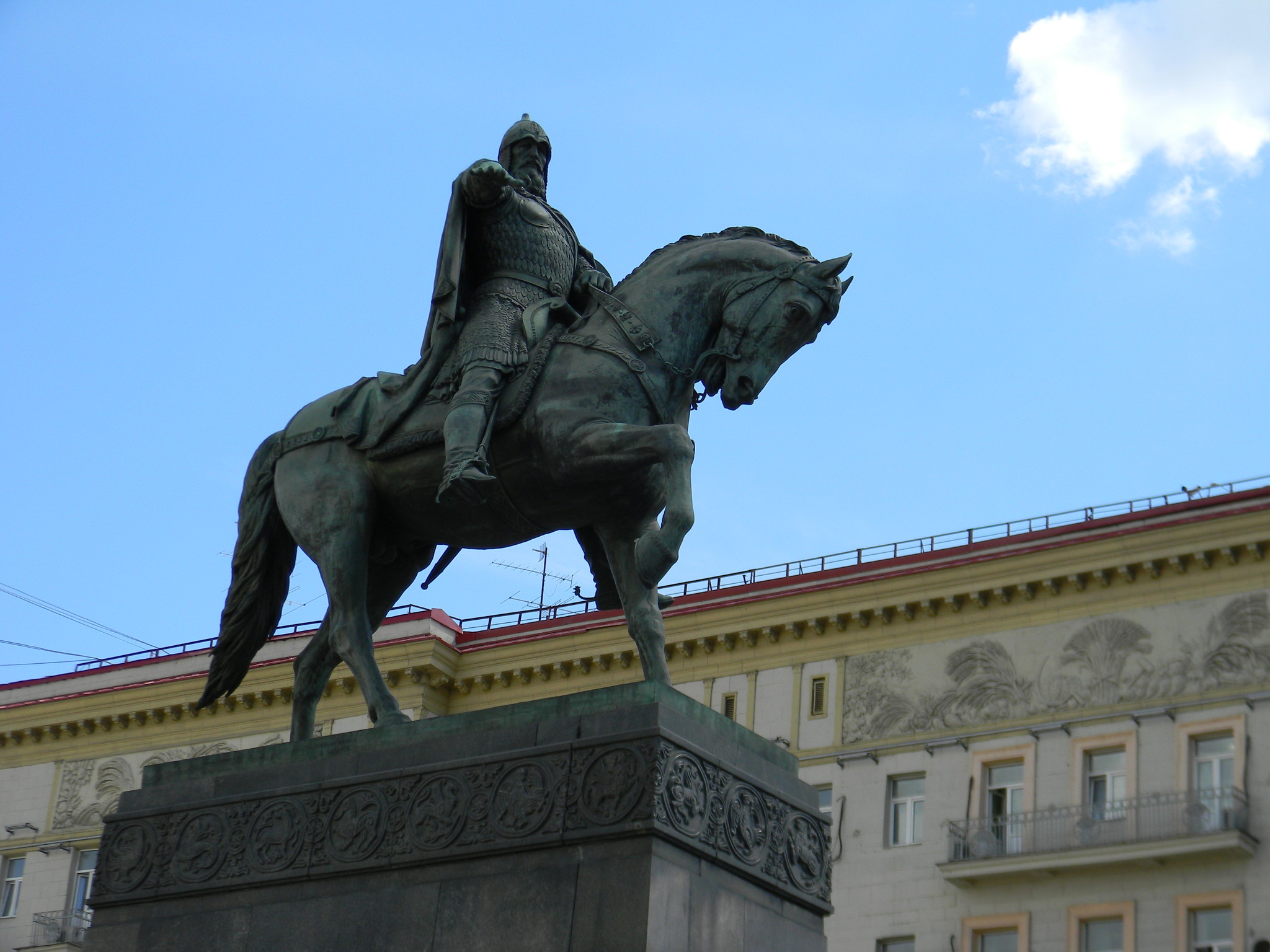 Памятник Юрию Долгорукому