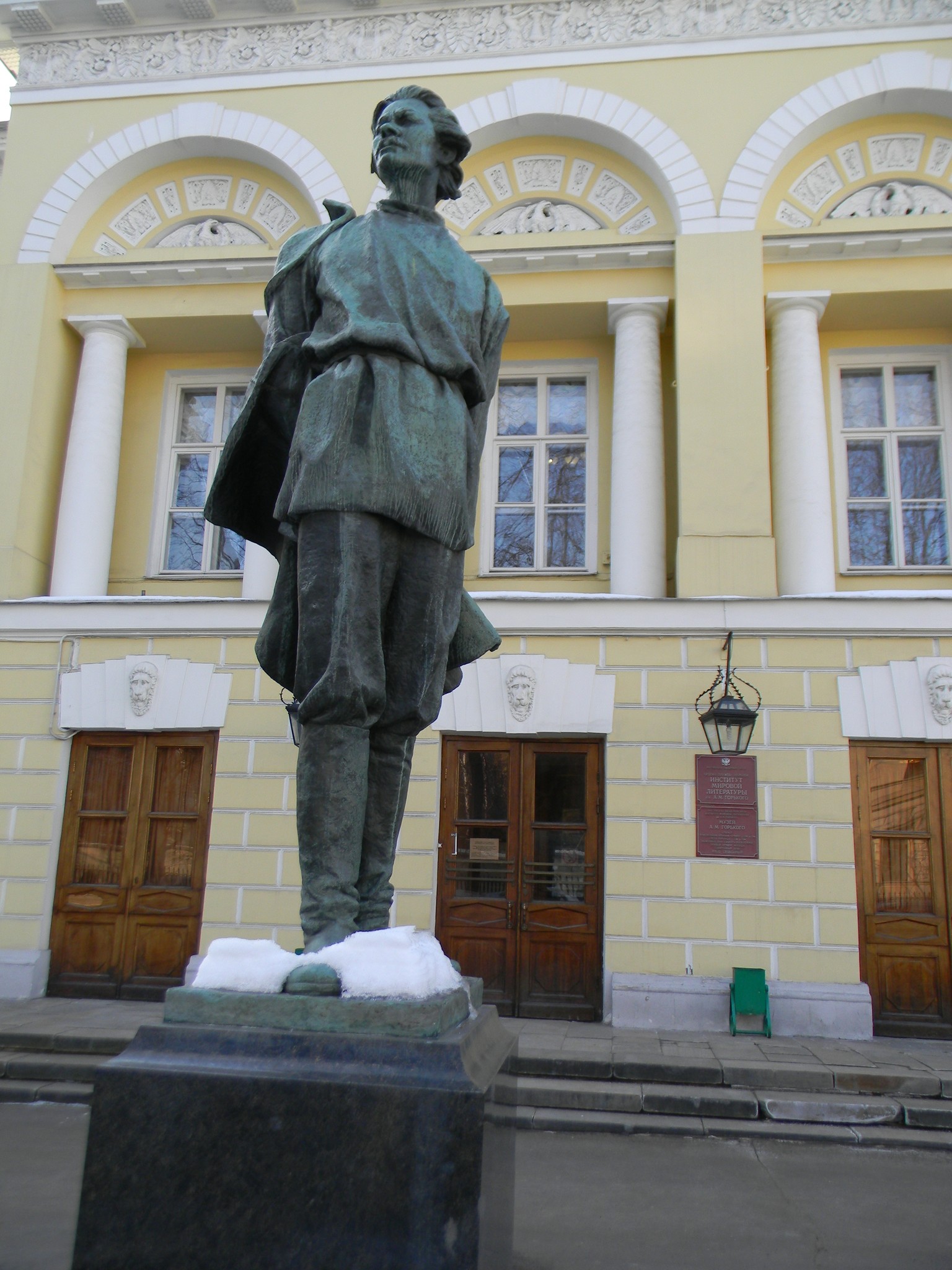 Памятник Максиму Горькому (Москва, улица Поварская, дом 25а)