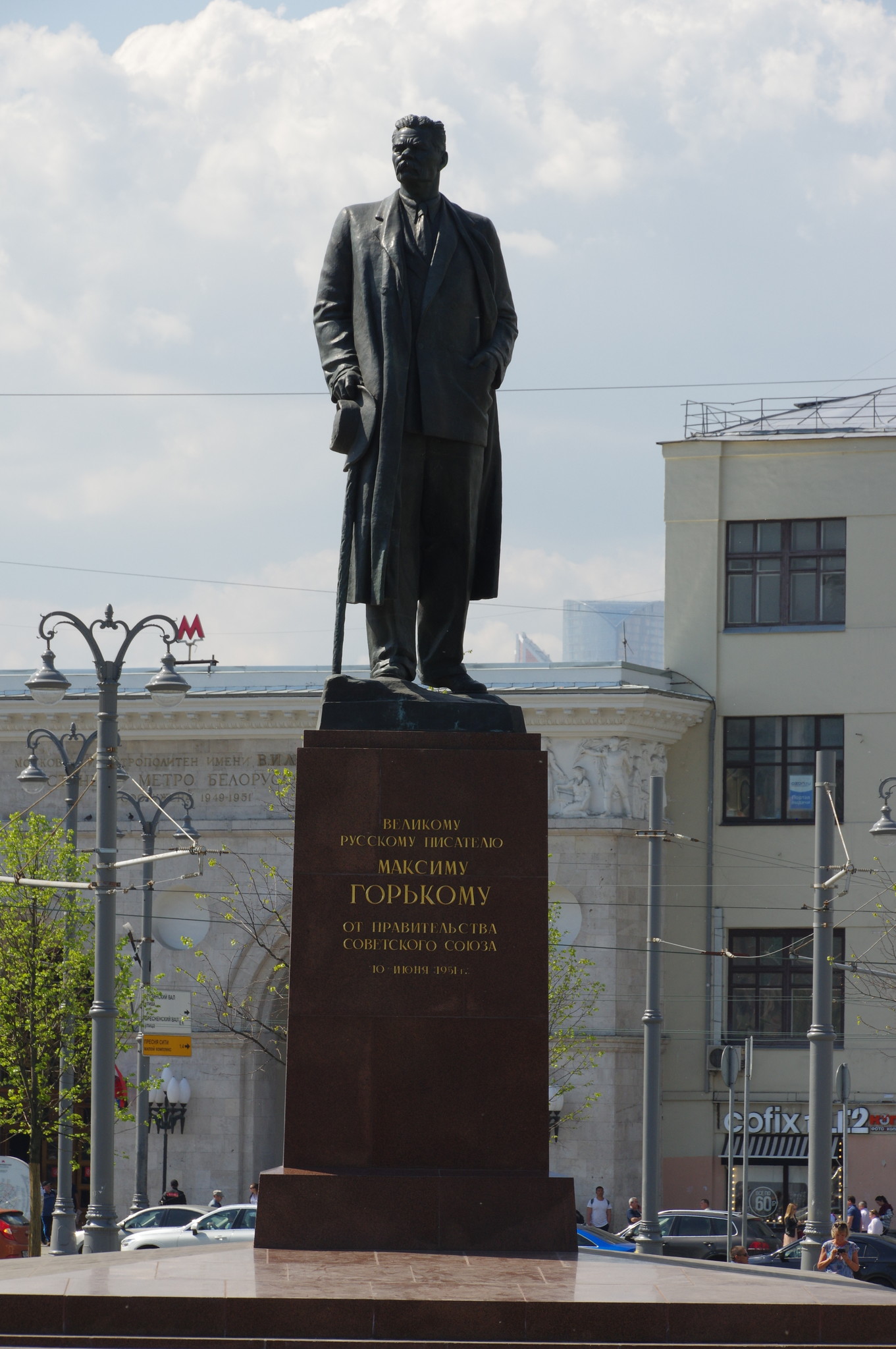 Памятник Максиму Горькому на площади Тверская Застава