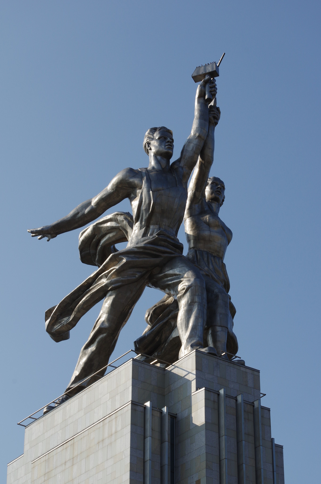 Монумент «Рабочий и колхозница»