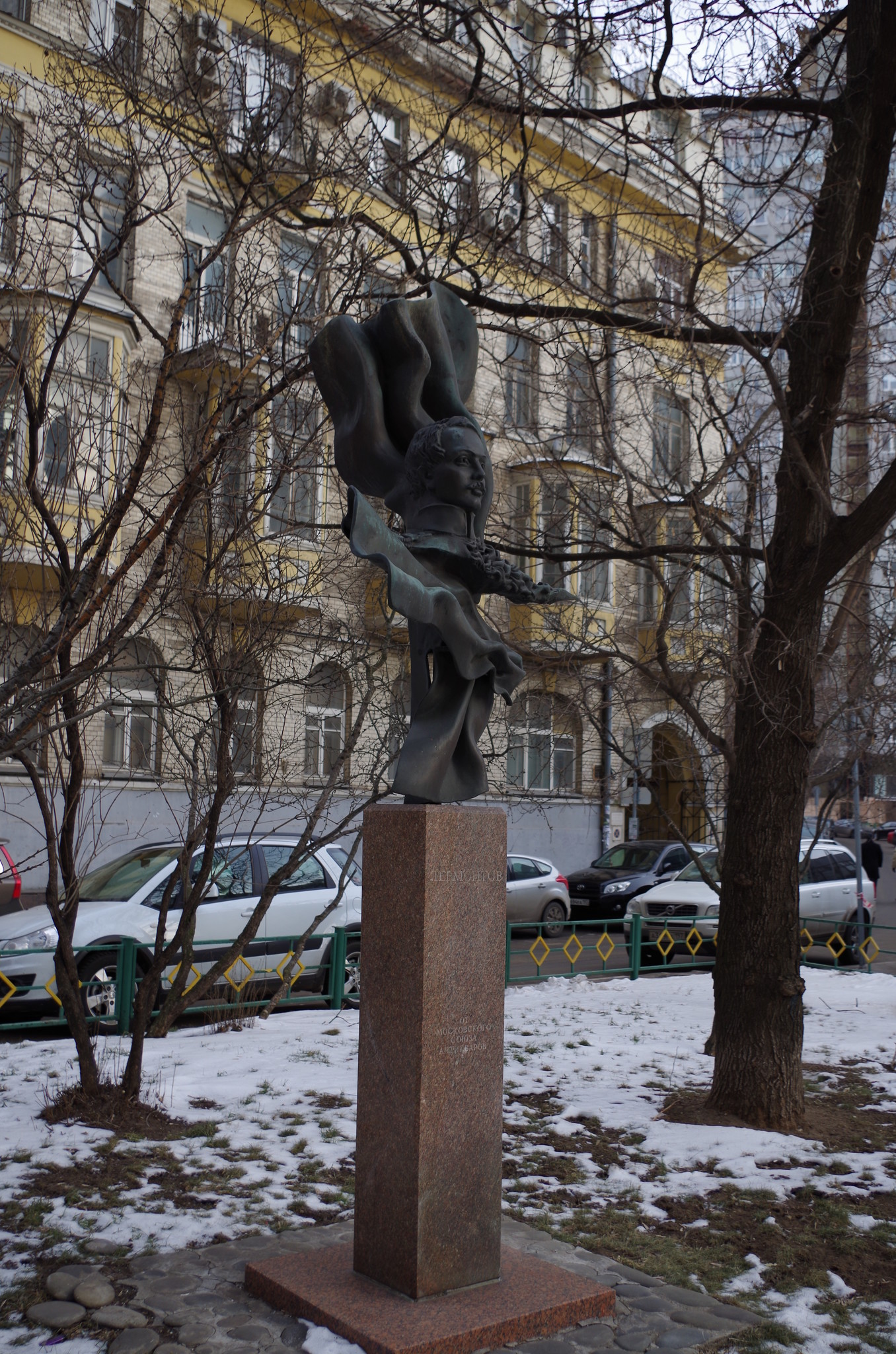 Памятник Михаилу Юрьевичу Лермонтову на Малой Молчановке