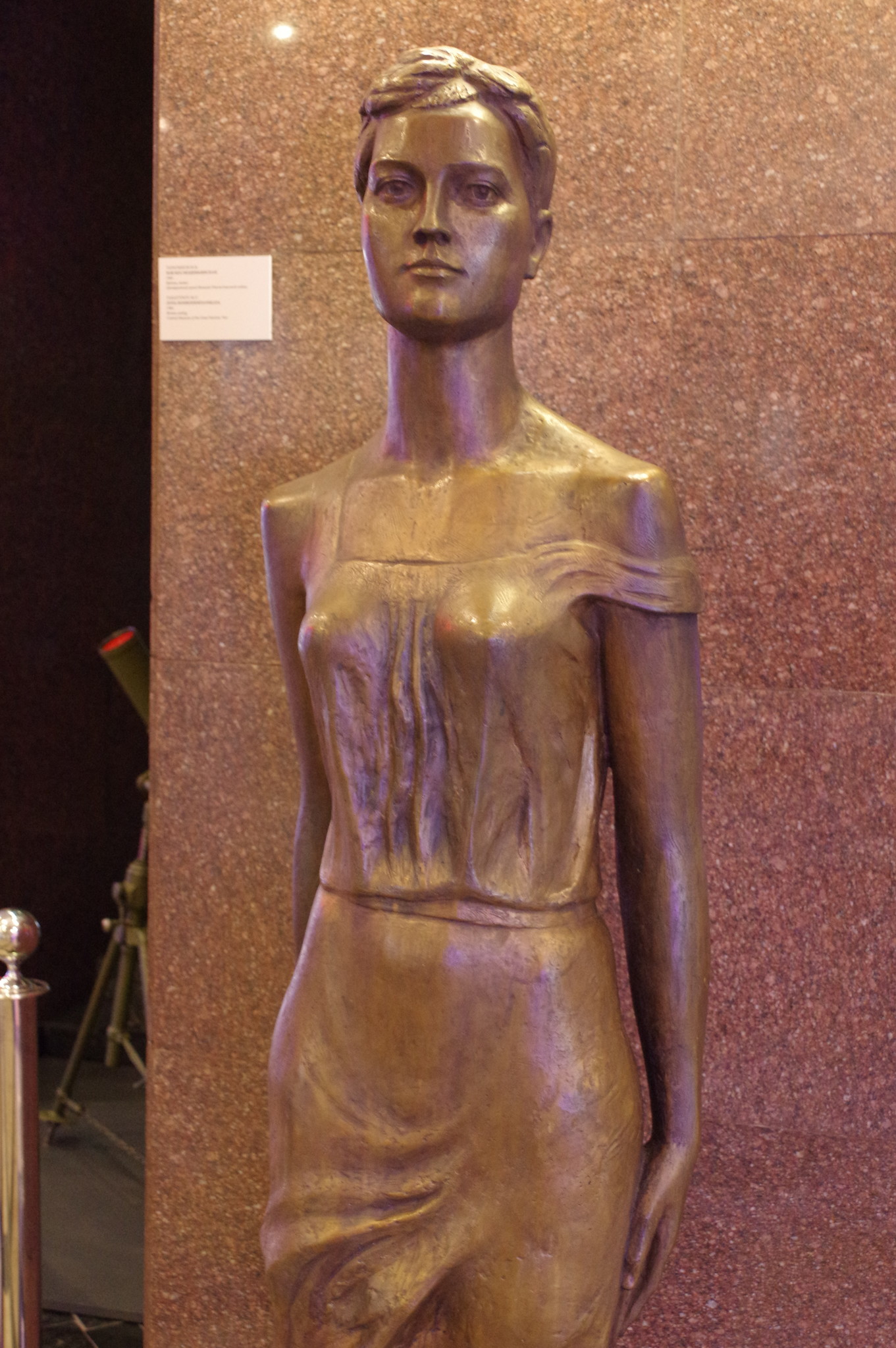 Зоя Космодемьянская 1984 г. Бронза, литьё. Таратынов М.В. Центральный музей Великой Отечественной войны 1941-1945 гг.