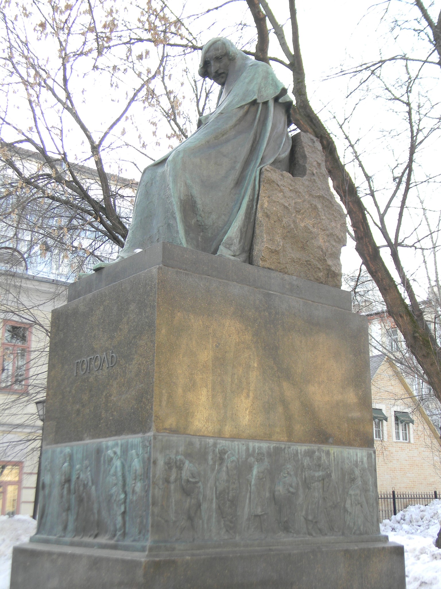 Памятник Н.В. Гоголю на Никитском бульваре