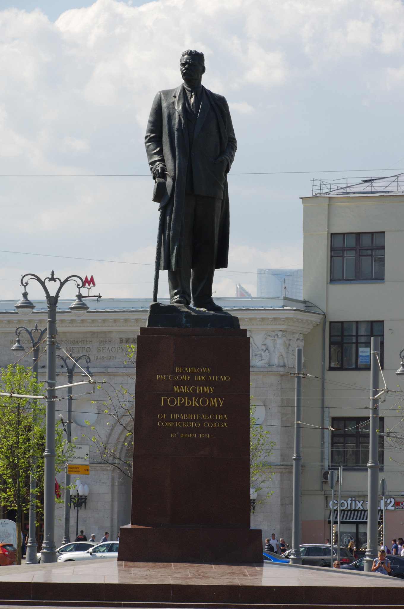 Памятник Максиму Горькому на площади Тверская Застава