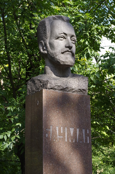 Бюст Николая Эрнестовича Баумана в Саду имени Н.Э. Баумана