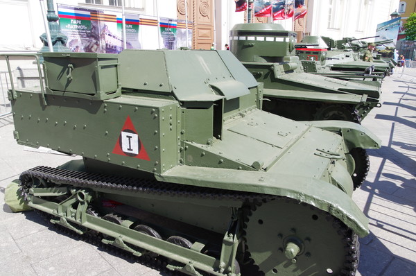 Танкетка Т-27 на выставке «Оружие Победы» на Сапожковской площади