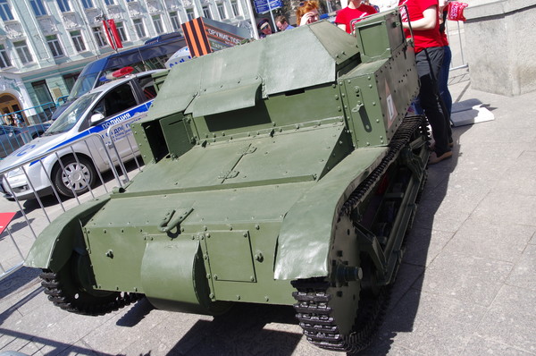 Танкетка Т-27 на выставке «Оружие Победы» на Сапожковской площади