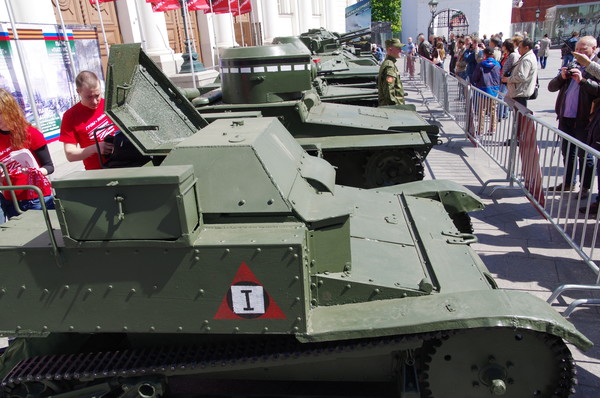 Танкетка Т-27 на выставке «Оружие Победы» на Сапожковской площади